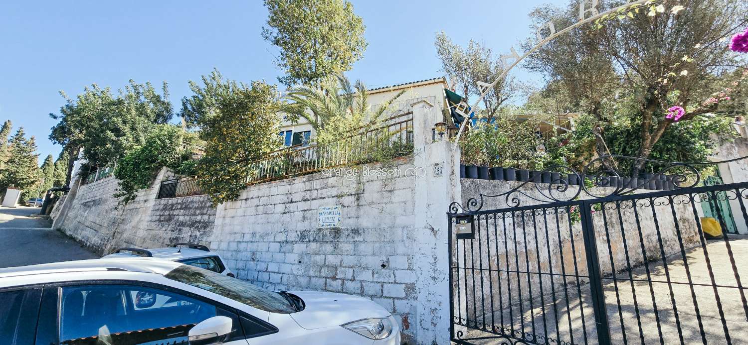 Villa for sale in Ador