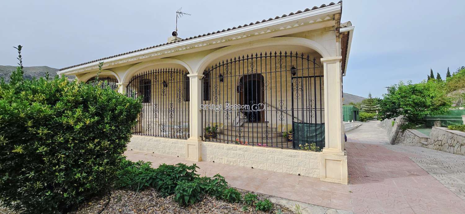 Villa for sale in Pego