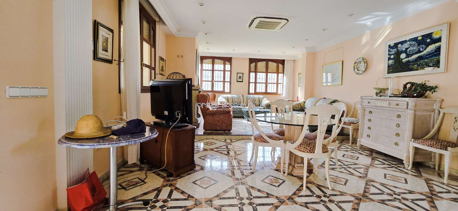 Villa for sale in Pego