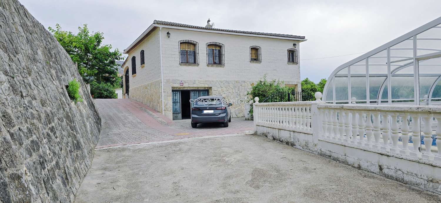 Villa for sale in Pego