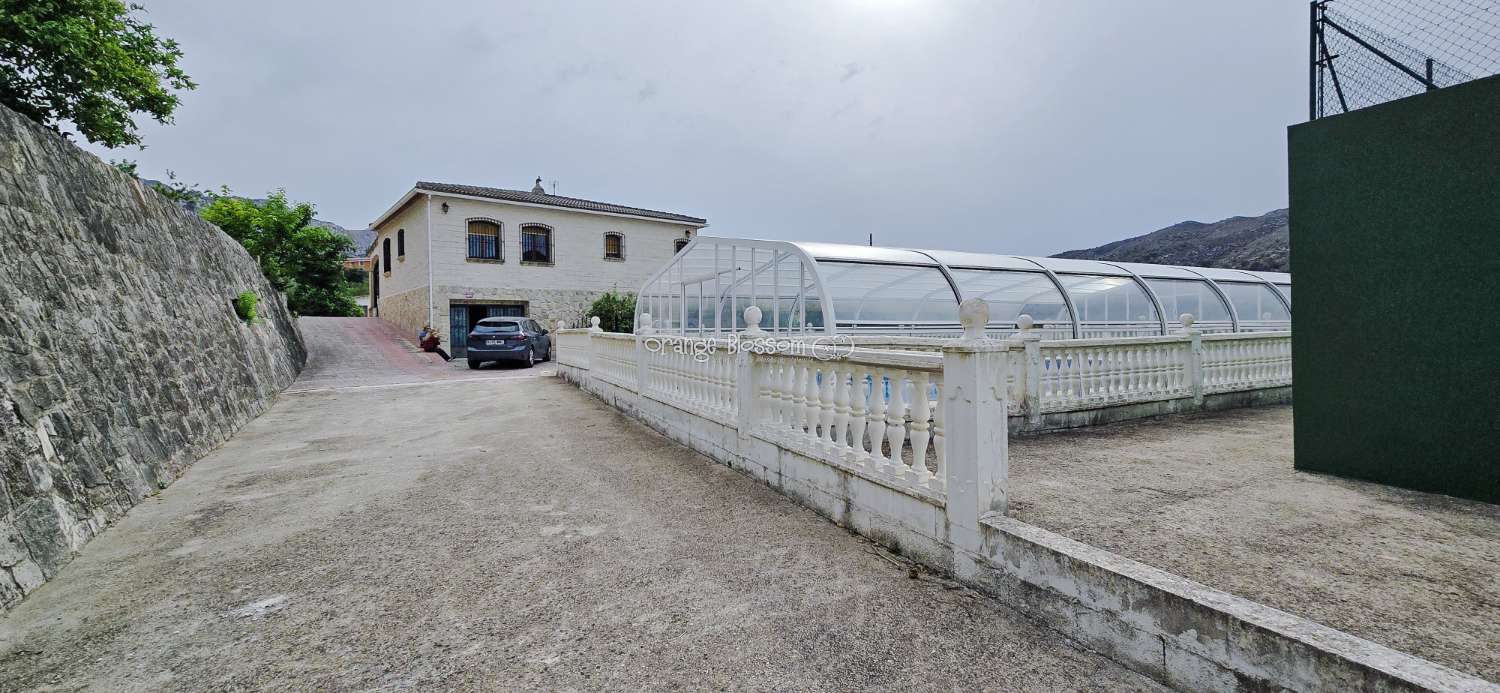 Villa for sale in Pego