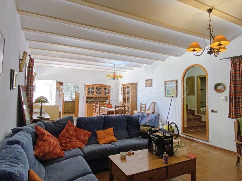 Spacious Villa with Rustic Charm in Idyllic Benisoda