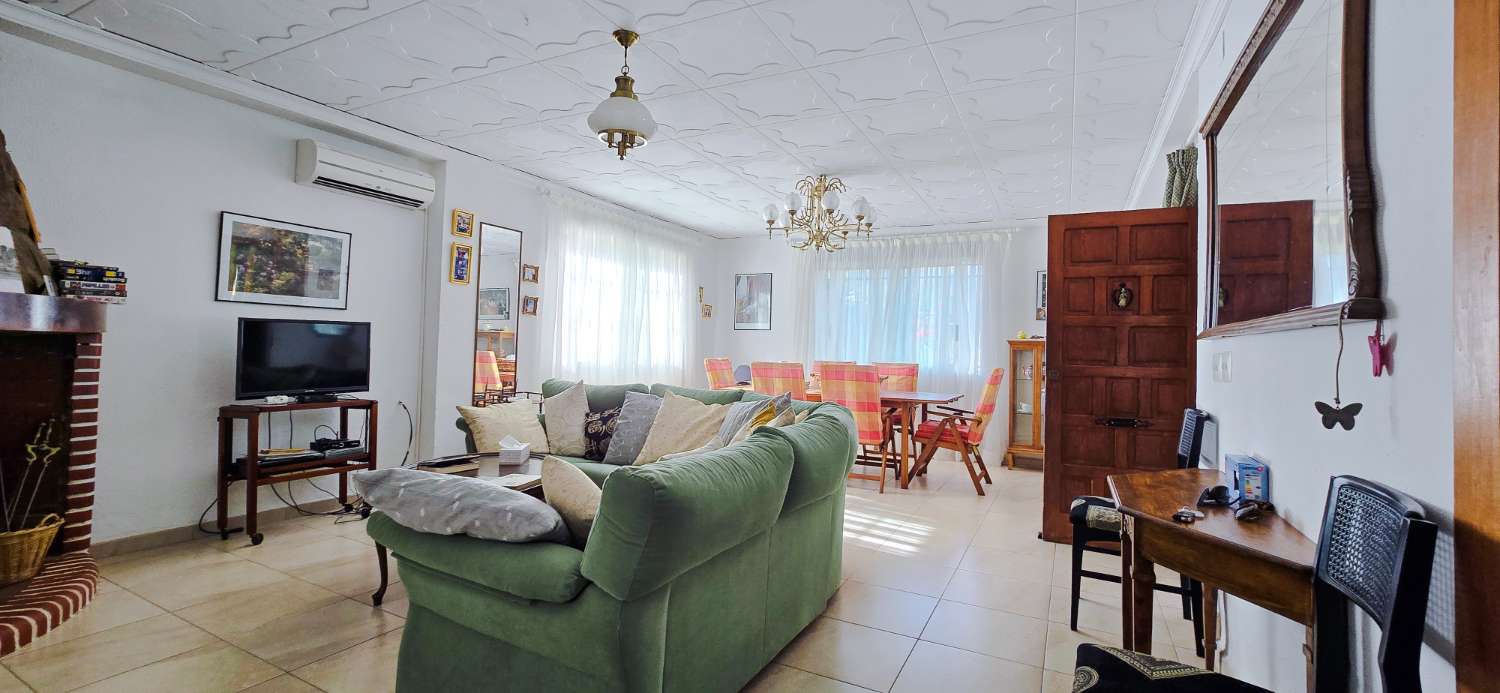 Villa en venta en Urbanizaciones (Gandia)