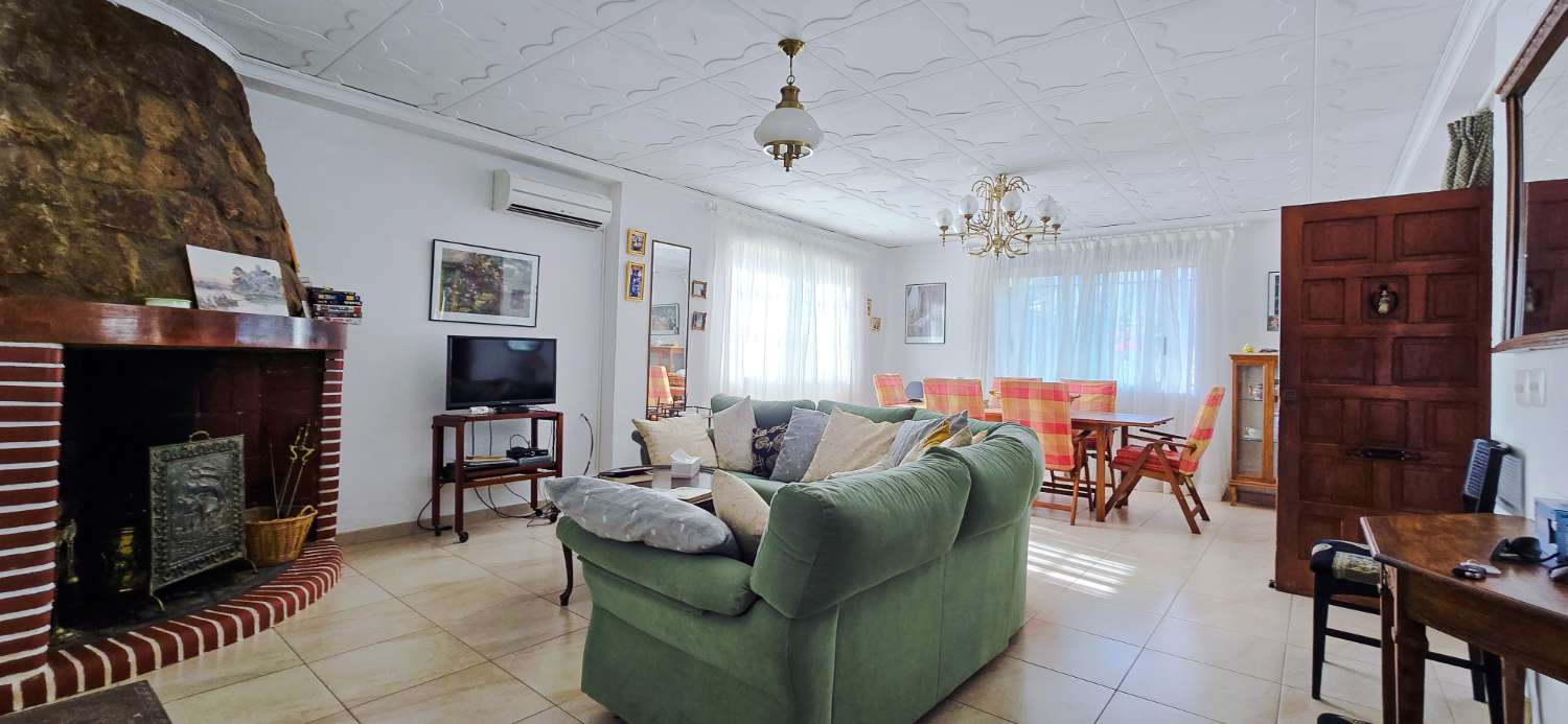 Villa en venta en Urbanizaciones (Gandia)