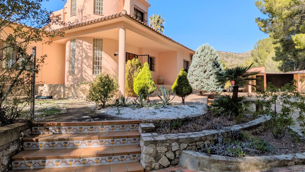 Exklusive mediterrane Villa in bester Ontinyent-Lage